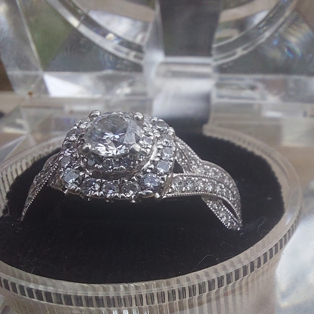 Neil Lane Bridal Set Round-Cut Diamond with Cushion Halo 14K White Gold - Picture 5 of 6